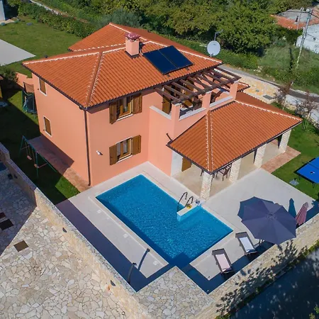 Lovely In With Private Swimming Pool, Be Inside Or Outside *