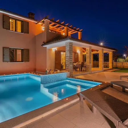 Vakantiehuis Lovely In With Private Swimming Pool, Be Inside Or Outside Kavran