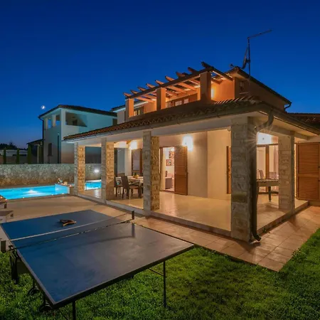 Lovely In With Private Swimming Pool, Be Inside Or Outside Vakantiehuis *