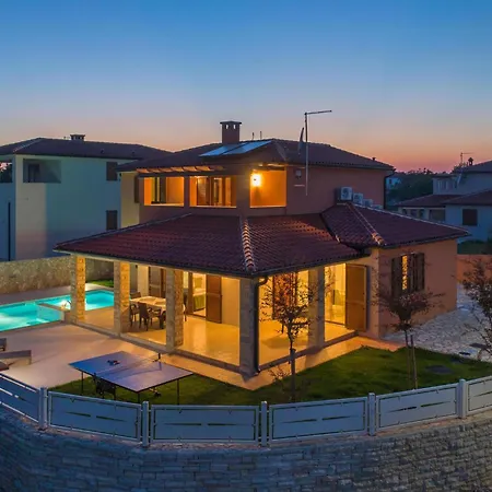 Vakantiehuis Lovely In With Private Swimming Pool, Be Inside Or Outside