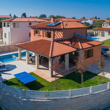 Lovely In With Private Swimming Pool, Be Inside Or Outside