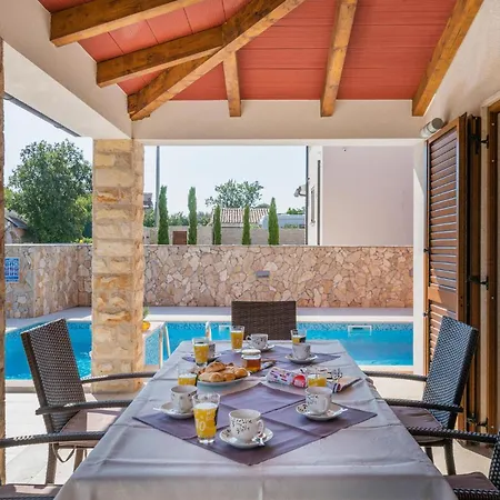 Lovely In With Private Swimming Pool, Be Inside Or Outside Vakantiehuis *
