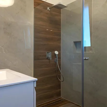 Lovely In With Private Swimming Pool, Be Inside Or Outside